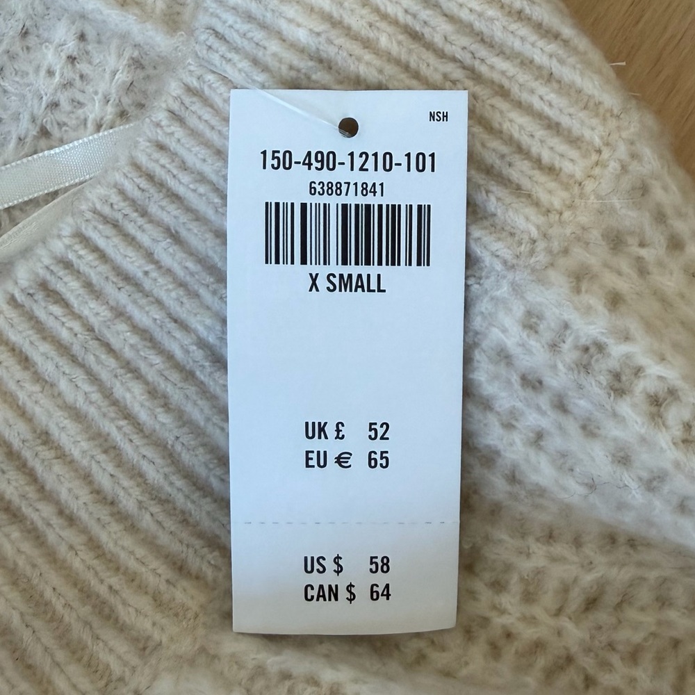 Abercrombie & Fitch Women's V-Neck Cream Sweater Brand New With Tags - Picture 7 of 7